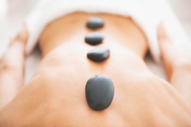 Massage aux pierres chaudes
